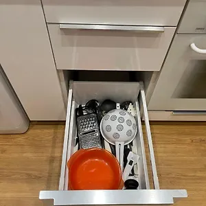 Makes Happy , Будапешт Венгрия