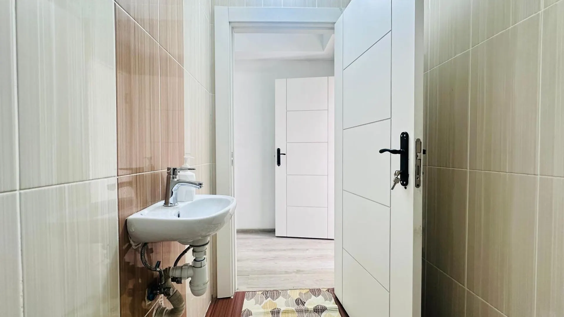 Apartment Огромные Апартаменты У Центра С 2 Ванными Комнатами Kazakhstan