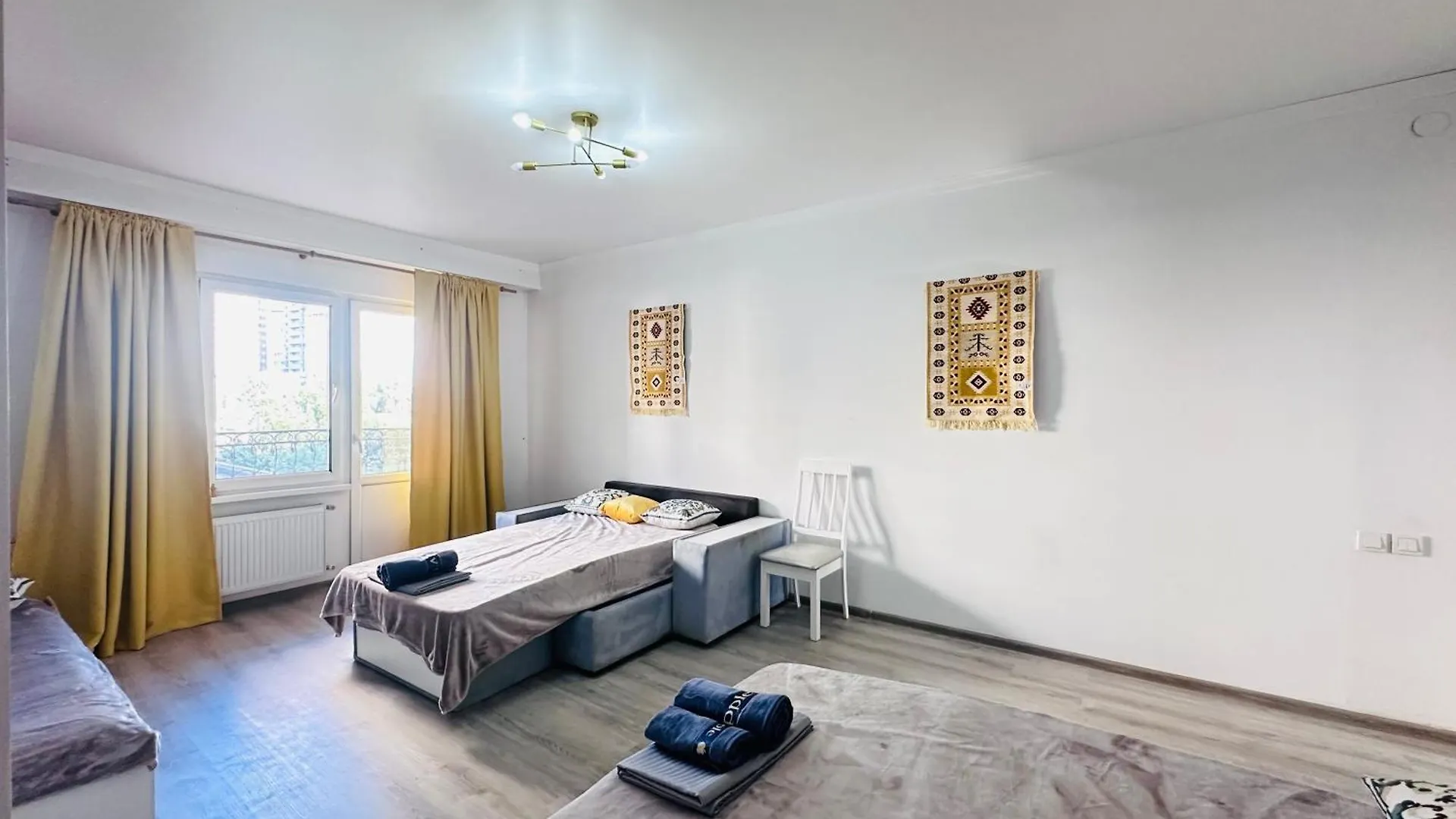 Огромные Апартаменты У Центра С 2 Ванными Комнатами Apartment Almaty