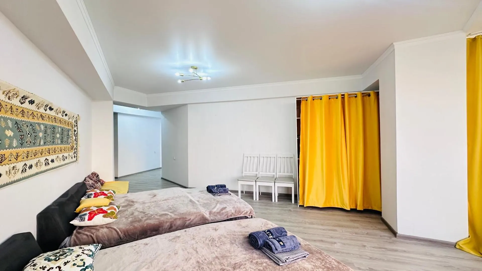 Apartment Огромные Апартаменты У Центра С 2 Ванными Комнатами Kazakhstan