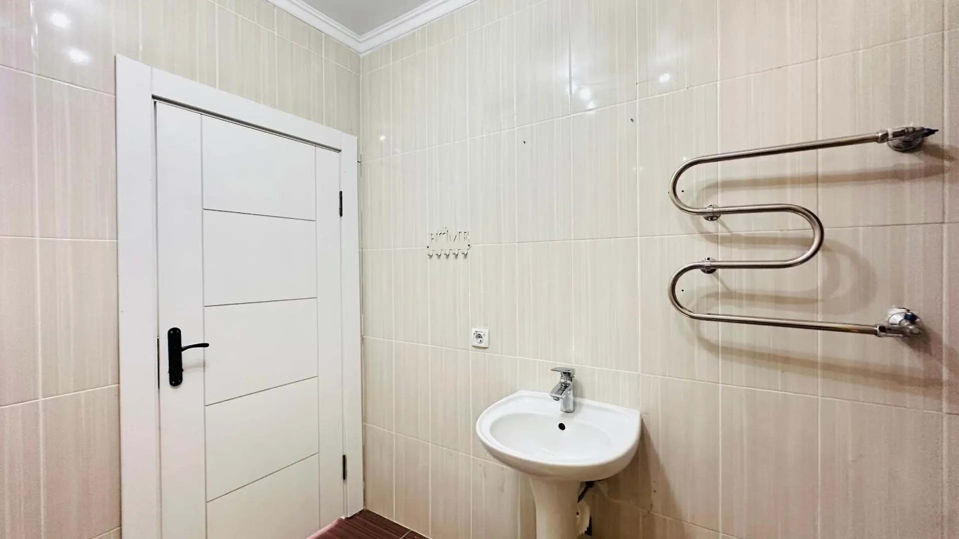 Огромные Апартаменты У Центра С 2 Ванными Комнатами Apartment Almaty