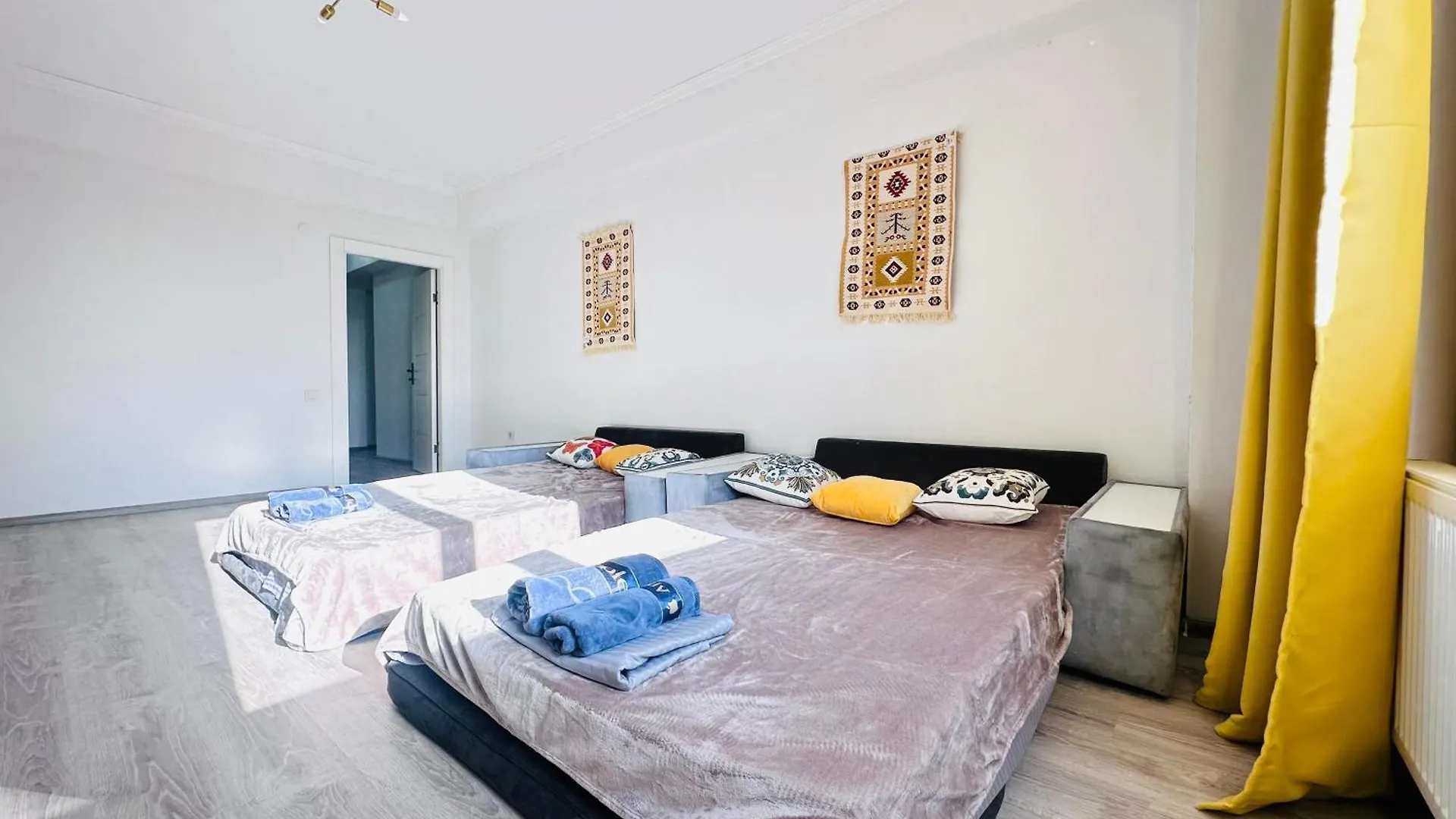 Огромные Апартаменты У Центра С 2 Ванными Комнатами Apartment