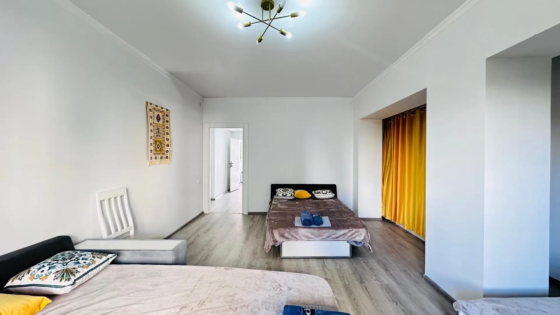 Apartment Огромные Апартаменты У Центра С 2 Ванными Комнатами