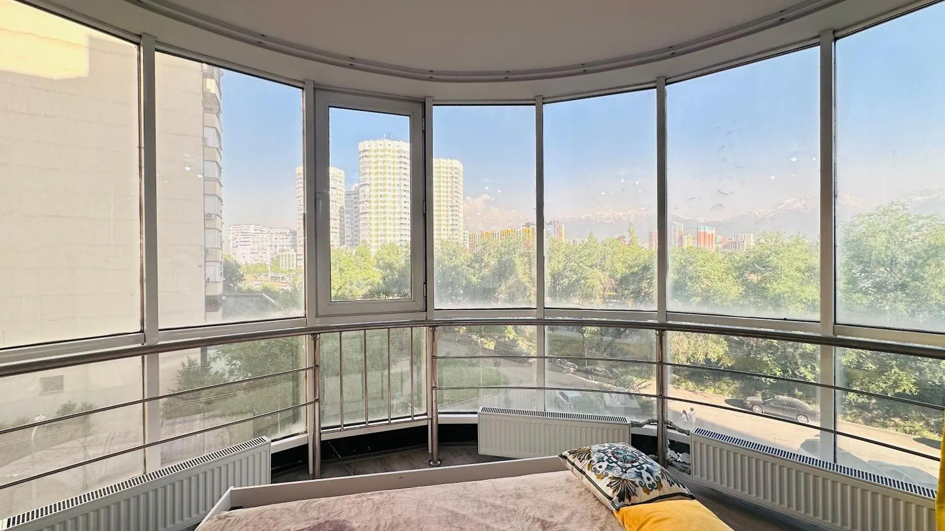 Apartment Огромные Апартаменты У Центра С 2 Ванными Комнатами Kazakhstan