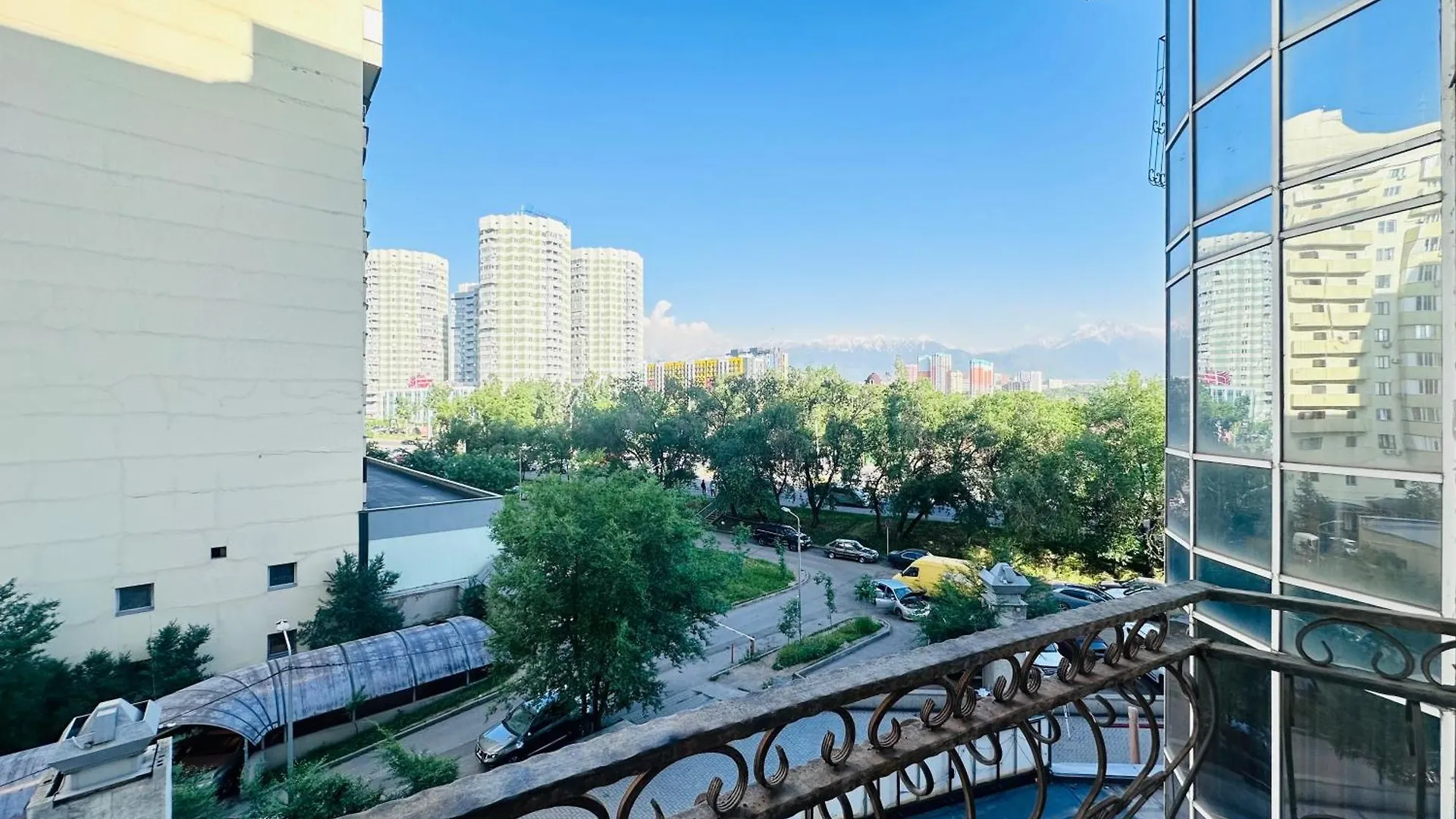 Apartment Огромные Апартаменты У Центра С 2 Ванными Комнатами Kazakhstan