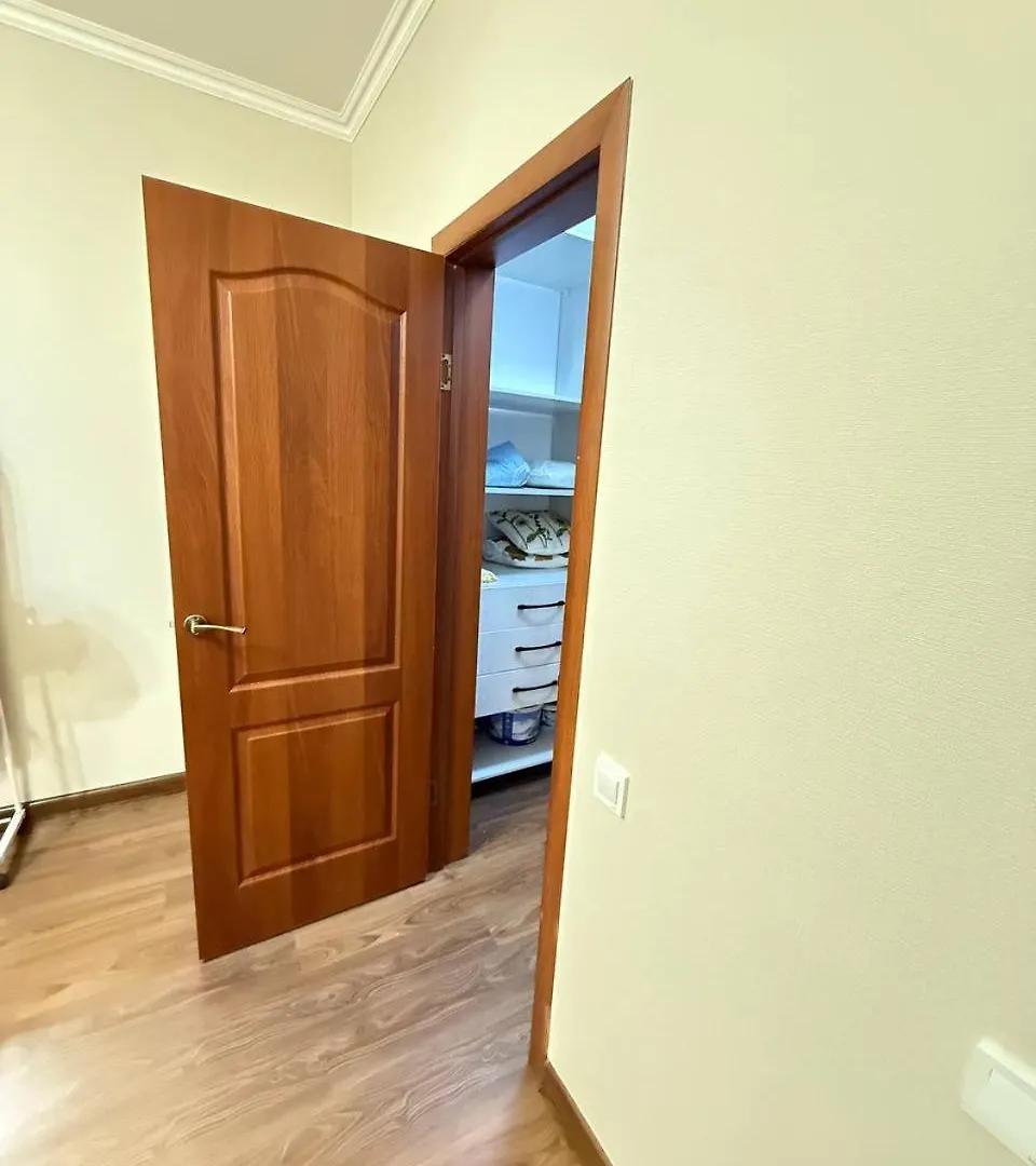 Огромные Апартаменты У Центра С 2 Ванными Комнатами Apartment Almaty