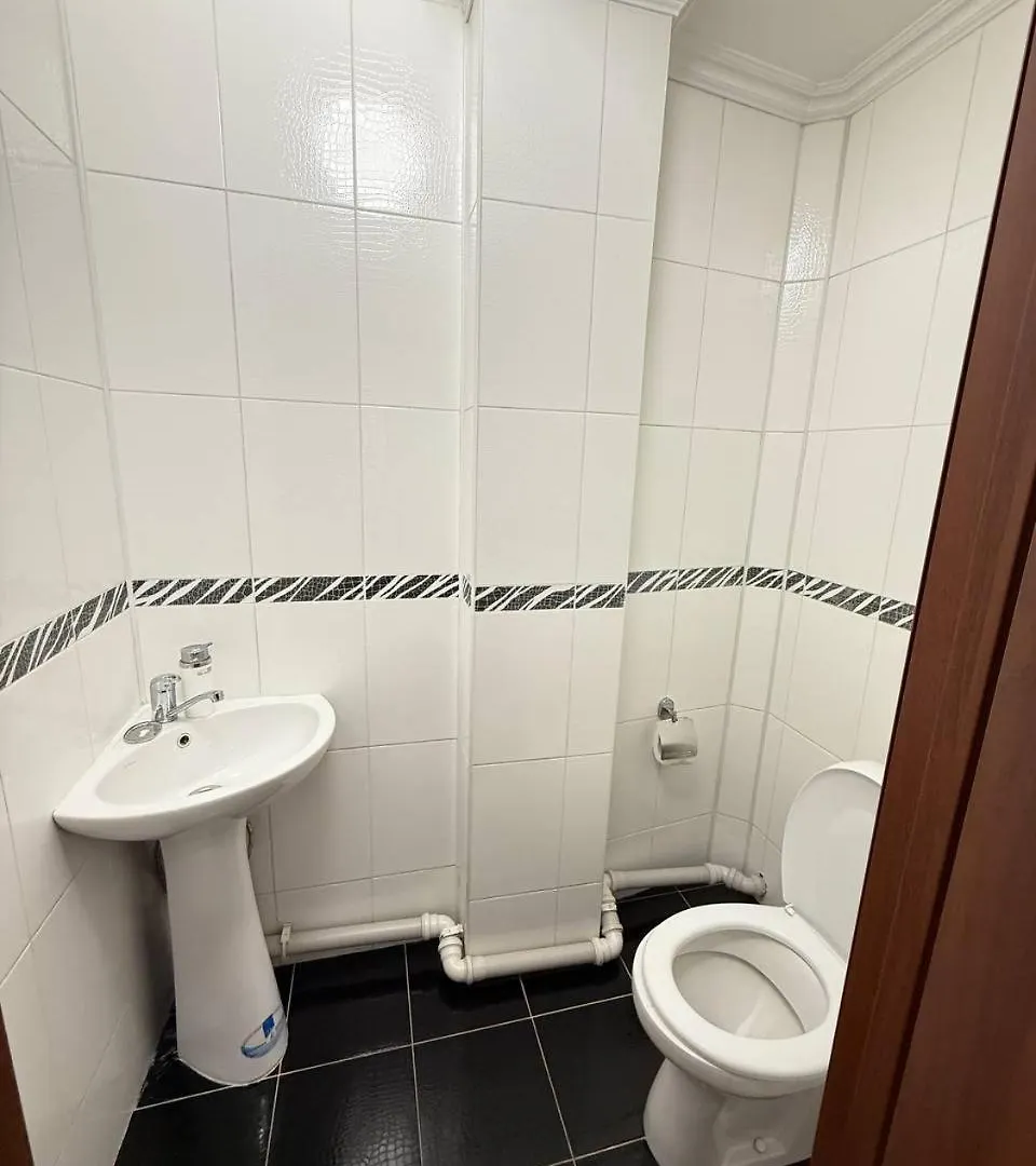 Огромные Апартаменты У Центра С 2 Ванными Комнатами Almaty