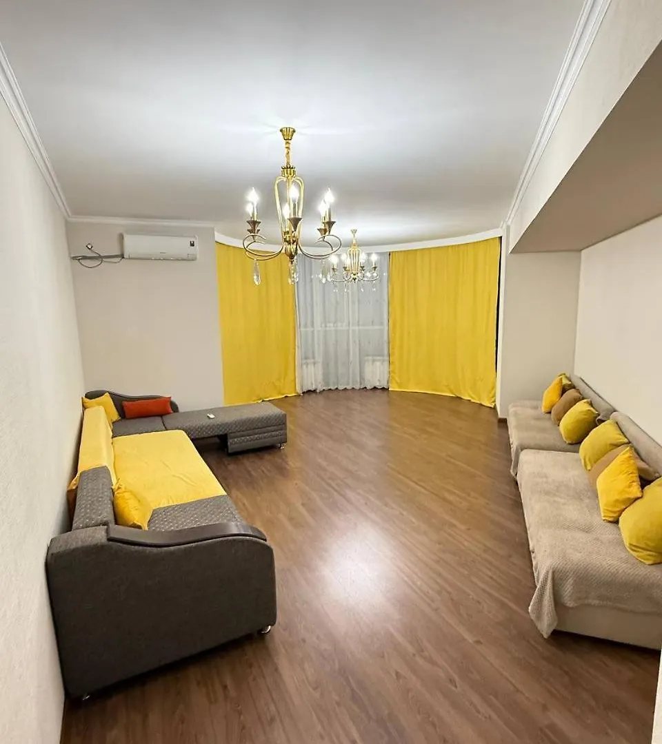 Огромные Апартаменты У Центра С 2 Ванными Комнатами Apartment Almaty